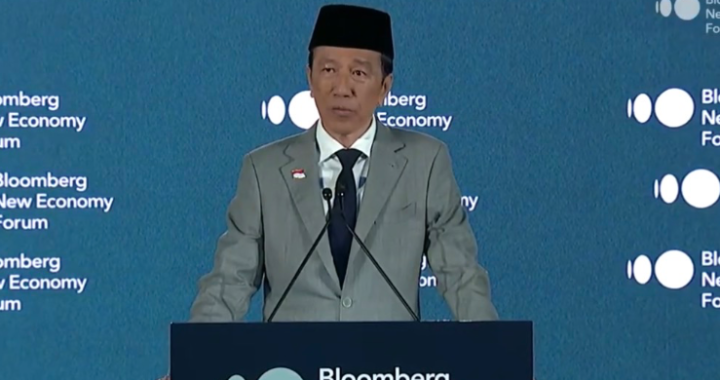 Bloomberg New Economy Singapura Jokowi Beberkan Alasan di Balik Gaspol Infrastruktur Selama 10 Tahun
