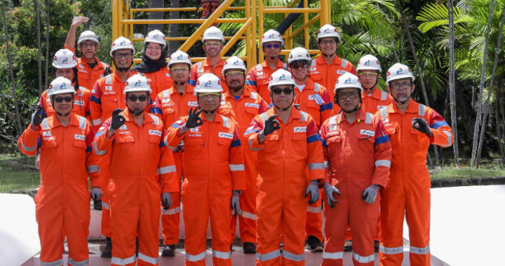 Pahlawan Energi dari Pulau Pabelokan  Jaga Nyala Listrik dan Gas Negeri