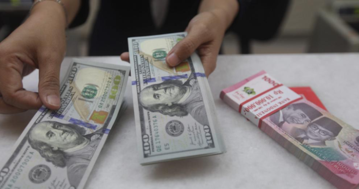 Tertekan Di Awal Perdagangan  Rupiah Melemah Ke Rp 16 641