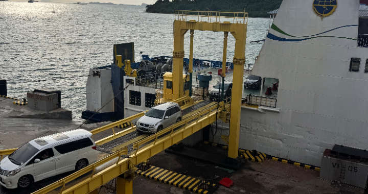 Arus Mobil Dan Bus Melonjak Saat Libur Natal  Pelabuhan Merak Lancar Terkendali