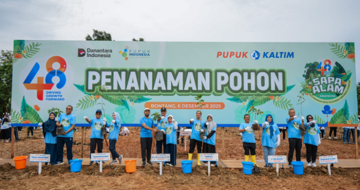 HUT Ke 48  Pupuk Kaltim Tanam 1 977 Pohon