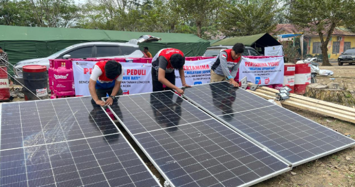 Pertamina Hadirkan Listrik Tenaga Surya  Terangi Tenda Pengungsi Aceh Tamiang