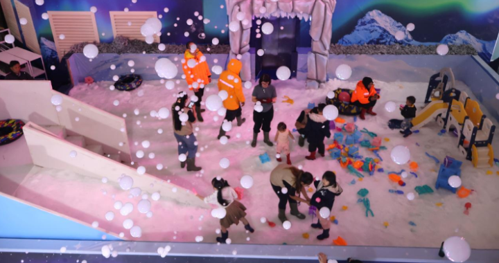 Sambut Akhir Tahun  Mall Ciputra Jakarta Hadirkan Christmas Aurora Seni Ice Carving