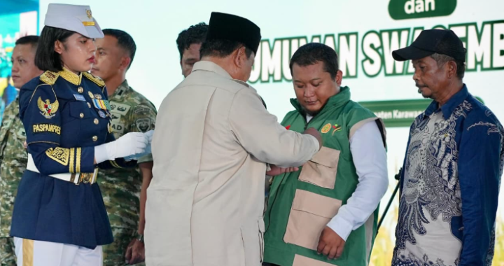 Sukses Panen Padi 8 Ton Hektar  Petani Cianjur Raih Satyalancana Wira Karya