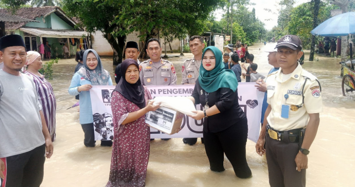 Yayasan Banten Selatan Dan Jababeka Bantu Korban Banjir Pandeglang