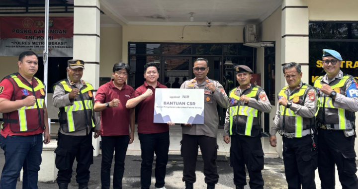 LPCK Perkuat ESG  Bantu Polantas Dan Korban Banjir di Bekasi