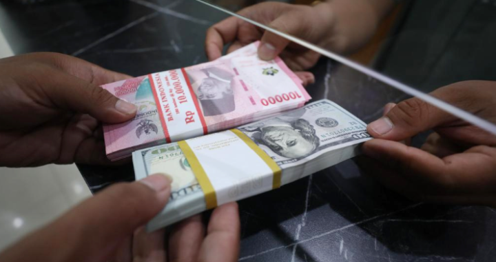 Rupiah Dekati 17 000 Per Dolar  Gubernur BI Anggap Kemurahan