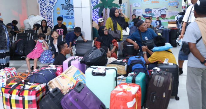 Lebaran  268 Ribu Orang Gunakan Commuter Line Jabodetabek  Merak dan Basoetta