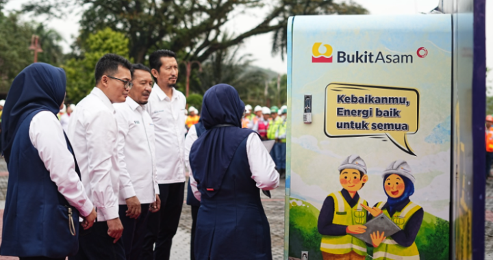 PTBA Luncurkan Reverse Vending Machine  Ubah Sampah Botol Plastik Jadi Rupiah