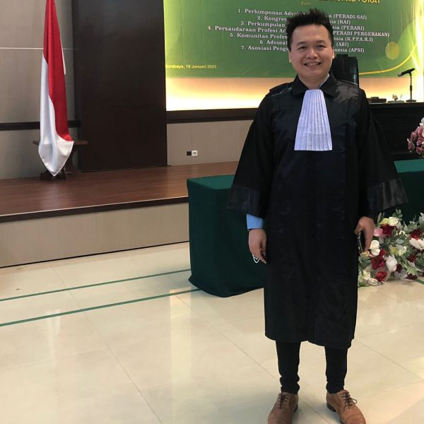 pengacara publik