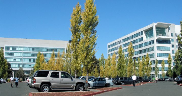 Kantor pusat Electronic Arts di Redwood City